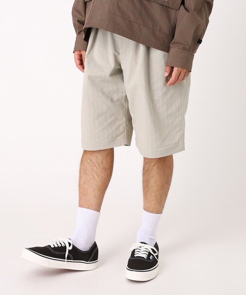 DAIWA PIER39(ダイワピア39)の「TECH EASY SHORTS HERRINGBONE BP-52026(その他パンツ・メンズ・オフホワイト/チャコールグレー・LARGE/MEDIUM/SMALL/X-LARGE)」の1枚目の写真