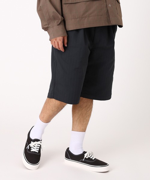 DAIWA PIER39(ダイワピア39)の「TECH EASY SHORTS HERRINGBONE BP-52026(その他パンツ・メンズ・オフホワイト/チャコールグレー・LARGE/MEDIUM/SMALL/X-LARGE)」の2枚目の写真