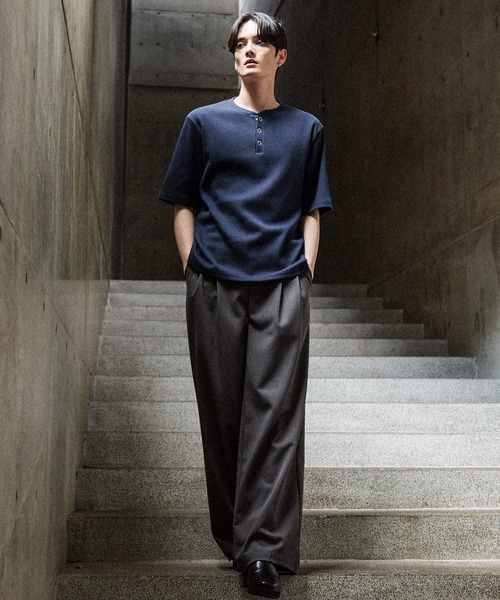 CLEL(クレイル)の「【CLEL】Functional Thermal Henley Neck Short Sleeve T-Shirt / ファンクショナリー サーマルヘンリーネック半袖Tシャツ(抗菌防臭/吸水速乾)(Tシャツ/カットソー・メンズ・ブラック/ワイン/グレイッシュベージュ/ネイビー/杢グレー/ダークブラウン/グレー系2/グレー系1・L/M/S/XS)」の12枚目の写真