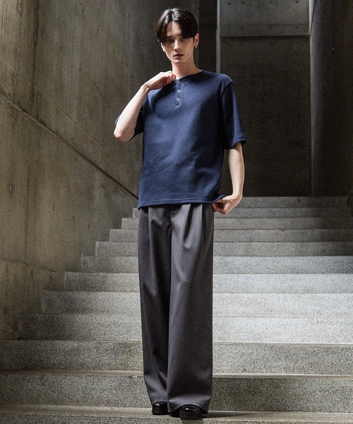 CLEL(クレイル)の「【CLEL】Functional Thermal Henley Neck Short Sleeve T-Shirt / ファンクショナリー サーマルヘンリーネック半袖Tシャツ(抗菌防臭/吸水速乾)(Tシャツ/カットソー・メンズ・ブラック/ワイン/グレイッシュベージュ/ネイビー/杢グレー/ダークブラウン/グレー系2/グレー系1・L/M/S/XS)」の13枚目の写真