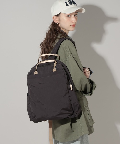 GEORGE'S(ジョージズ)の「12POCKET INSIDE PRINT RUCK(バックパック/リュック・レディース・ブルー/チャコールグレー/ベージュ・FREE)」の2枚目の写真