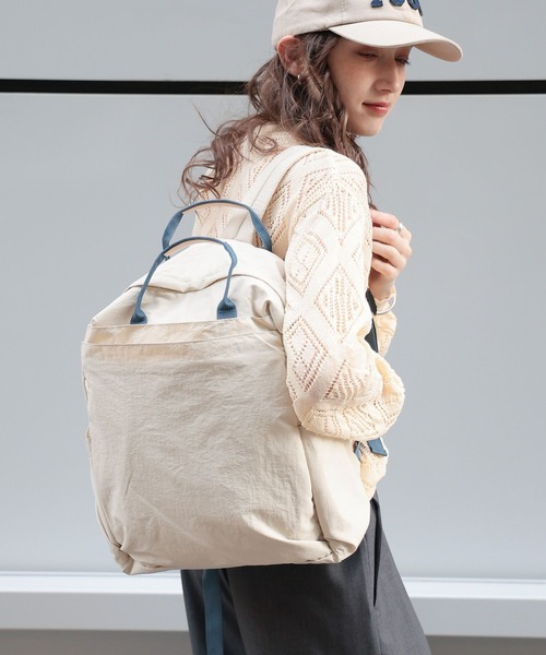 GEORGE'S(ジョージズ)の「12POCKET INSIDE PRINT RUCK(バックパック/リュック・レディース・ブルー/チャコールグレー/ベージュ・FREE)」の4枚目の写真