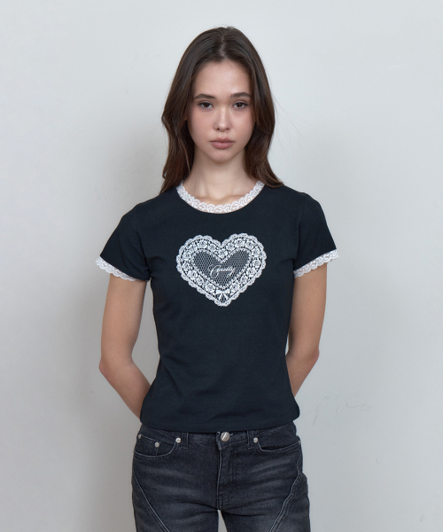 CURETTY(キュリティ)の「C LACE-PANEL GRAPHIC T-SHIRT_BLACK(Tシャツ/カットソー・レディース・ブラック・SMALL)」の3枚目の写真