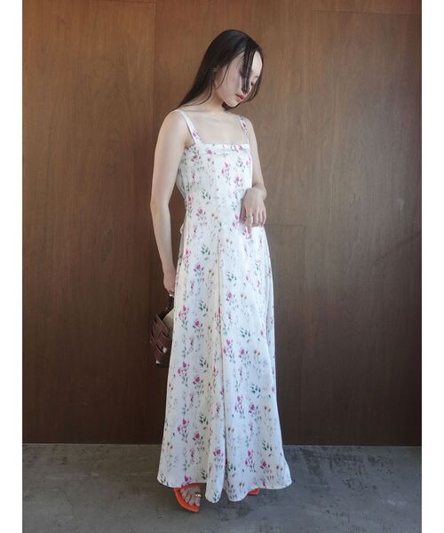 LAGUNAMOON(ラグナムーン)の「フロントボタンデザインフロ-ラルプリントサテンキャミワンピース(ワンピース・レディース・ネイビー/ホワイト・MEDIUM/SMALL)」の2枚目の写真