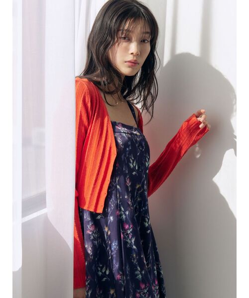 LAGUNAMOON(ラグナムーン)の「フロントボタンデザインフロ-ラルプリントサテンキャミワンピース(ワンピース・レディース・ネイビー/ホワイト・MEDIUM/SMALL)」の4枚目の写真