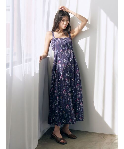 LAGUNAMOON(ラグナムーン)の「フロントボタンデザインフロ-ラルプリントサテンキャミワンピース(ワンピース・レディース・ネイビー/ホワイト・MEDIUM/SMALL)」の8枚目の写真