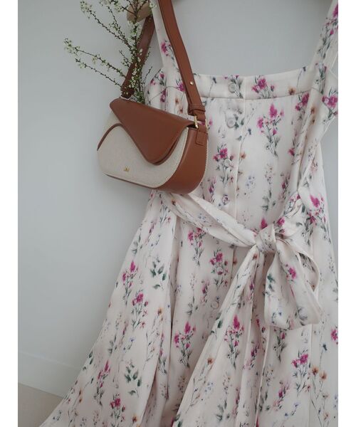 LAGUNAMOON(ラグナムーン)の「フロントボタンデザインフロ-ラルプリントサテンキャミワンピース(ワンピース・レディース・ネイビー/ホワイト・MEDIUM/SMALL)」の12枚目の写真