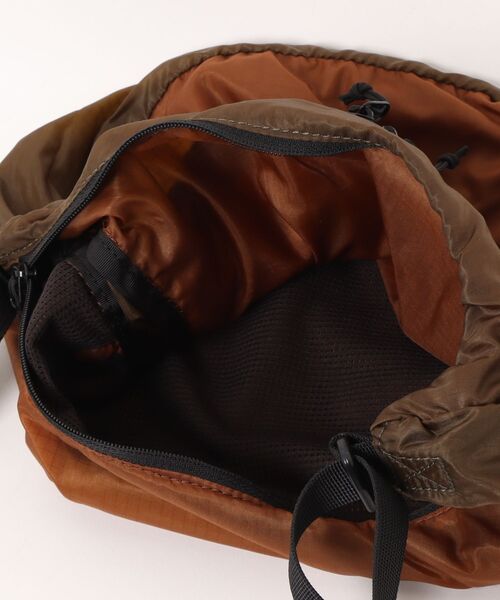 WILD THINGS（ワイルドシングス）の「【WILD THINGS】LIGHT SHOULDER BAG 超軽量 リップストップナイロン  ショルダーバッグ（ショルダーバッグ・レディース・カーキ系/ブラック/クリアブラウン・ONE SIZE）」の6枚目の写真