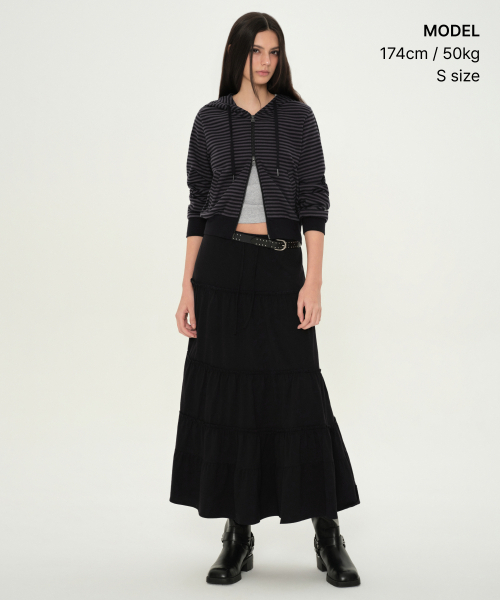 MUSINSA STANDARD WOMAN（ムシンサスタンダードウーマン）の「ウィメンズジャージティアードロングスカート[ブラック]（スカート・レディース・その他・SMALL/MEDIUM/LARGE/X-SMALL）」の2枚目の写真