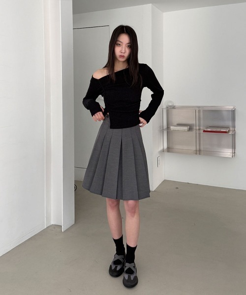 4INT.(フォイント)の「ワンショルダー シャーリング スリット 長袖 Tシャツ(Tシャツ/カットソー・レディース・アイボリー/ブラック/グレー・FREE)」の12枚目の写真