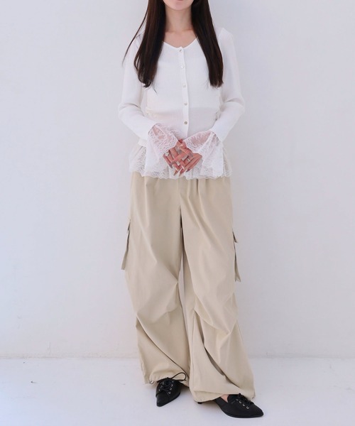 archives(アルシーヴ)の「レースドッキングギャザーニットカーディガン(カーディガン/ボレロ・レディース・ネイビー/オフホワイト/ブルー・MEDIUM)」の22枚目の写真