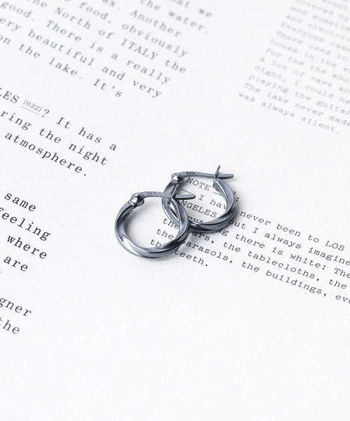 ARCHIVER(アーカイバ)の「【SILVER925】15mmデザインフープピアス(ピアス(両耳用)・レディース・ブラック系その他/シルバー/ゴールド系その他/シルバー系その他/ゴールド/ブラック・FREE)」の3枚目の写真