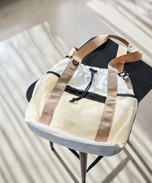 studio CLIP（スタディオクリップ）の「【撥水/500mlボトル収納可】10ポケット2WAYバッグ（トートバッグ・レディース・ブラウン/アイボリー/ブラック・FREE）」の3枚目の写真