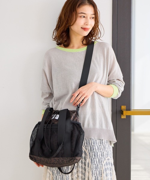 studio CLIP（スタディオクリップ）の「【撥水/500mlボトル収納可】10ポケット2WAYバッグ（トートバッグ・レディース・ブラウン/アイボリー/ブラック・FREE）」の5枚目の写真