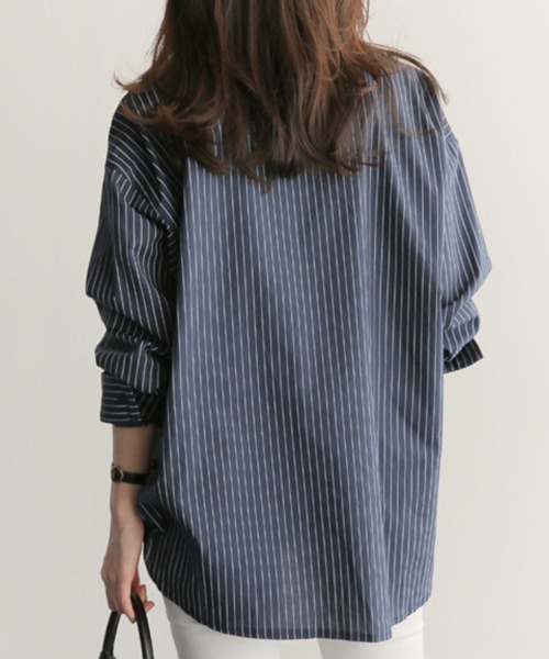 mielu(ミエル)の「クラシックストライプシャツ(シャツ/ブラウス・レディース・ネイビー/ホワイト・MEDIUM/LARGE)」の5枚目の写真