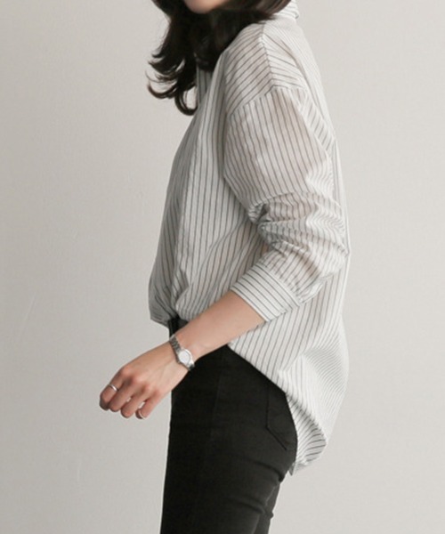 mielu(ミエル)の「クラシックストライプシャツ(シャツ/ブラウス・レディース・ネイビー/ホワイト・MEDIUM/LARGE)」の8枚目の写真