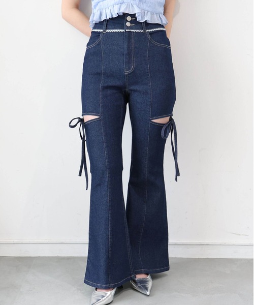 tiptop(ティップトップ)の「レース付脇リボンフレアパンツ(デニムパンツ・レディース・ブルー/ネイビー/ブラック・S/M)」の3枚目の写真