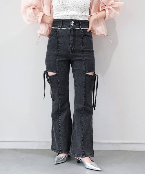 tiptop(ティップトップ)の「レース付脇リボンフレアパンツ(デニムパンツ・レディース・ブルー/ネイビー/ブラック・S/M)」の4枚目の写真