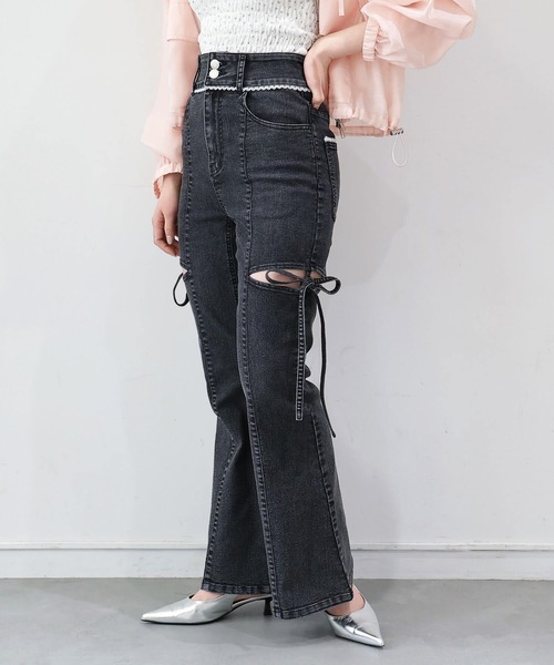 tiptop(ティップトップ)の「レース付脇リボンフレアパンツ(デニムパンツ・レディース・ブルー/ネイビー/ブラック・S/M)」の5枚目の写真