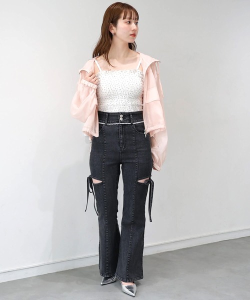 tiptop(ティップトップ)の「レース付脇リボンフレアパンツ(デニムパンツ・レディース・ブルー/ネイビー/ブラック・S/M)」の8枚目の写真