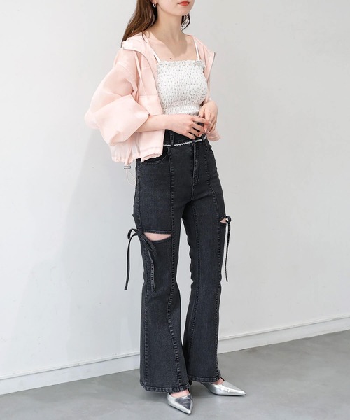 tiptop(ティップトップ)の「レース付脇リボンフレアパンツ(デニムパンツ・レディース・ブルー/ネイビー/ブラック・S/M)」の9枚目の写真