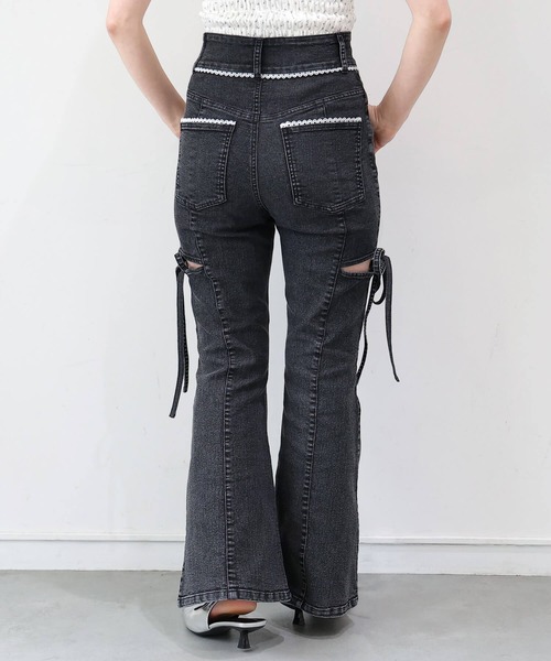 tiptop(ティップトップ)の「レース付脇リボンフレアパンツ(デニムパンツ・レディース・ブルー/ネイビー/ブラック・S/M)」の11枚目の写真
