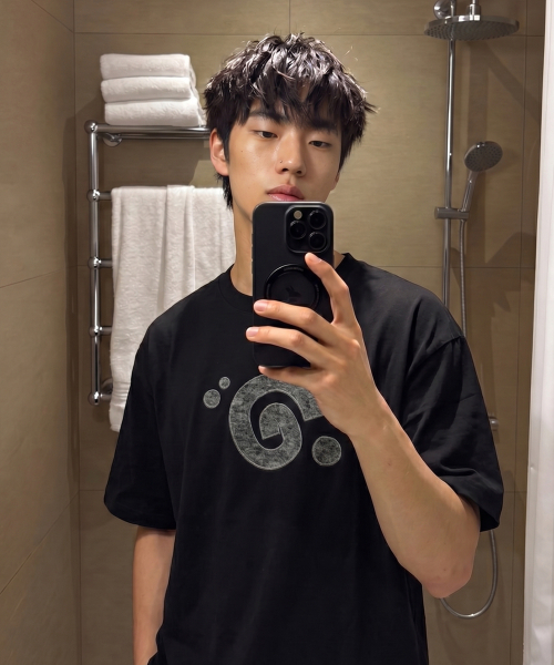 GRAVER（グレーバー）の「[ユニセックス]Gシンボル半袖Tシャツ_4カラー（Tシャツ/カットソー・レディース・ブラック/ライトグレー/ホワイト/チャコールグレー・SMALL/MEDIUM/LARGE）」の12枚目の写真