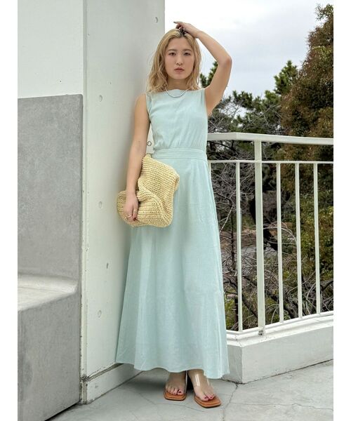 Ungrid（アングリッド）の「バックデザインノースリワンピース（ワンピース・レディース・ブラック/アイボリー/ブルー・SMALL/MEDIUM）」の8枚目の写真