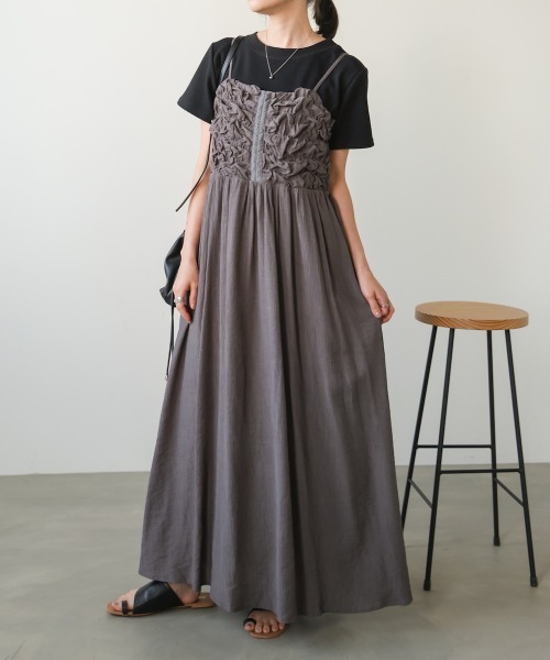Bab(バブ)の「くしゅくしゅキャミワンピース(ワンピース・レディース・ベージュ/チャコールグレー/ライトグリーン・M)」の1枚目の写真