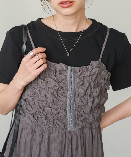 Bab(バブ)の「くしゅくしゅキャミワンピース(ワンピース・レディース・ベージュ/チャコールグレー/ライトグリーン・M)」の8枚目の写真
