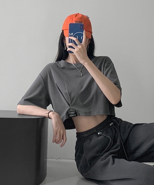 SallyLunn(サリーラン)の「ワンポイントタック クロップドTシャツ(Tシャツ/カットソー・レディース・ホワイト/ブラック/グレー・FREE)」の3枚目の写真