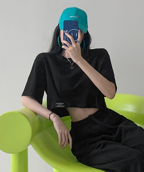 SallyLunn(サリーラン)の「ワンポイントタック クロップドTシャツ(Tシャツ/カットソー・レディース・ホワイト/ブラック/グレー・FREE)」の16枚目の写真