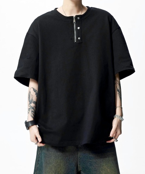 JOHNNY WOLF(ジョニーウルフ)の「CRUEL ジップアップ オーバーサイズ ヘンリーネックTシャツ(Tシャツ/カットソー・メンズ・ホワイト/ライトグレー/ブラック・M/L/XL)」の1枚目の写真