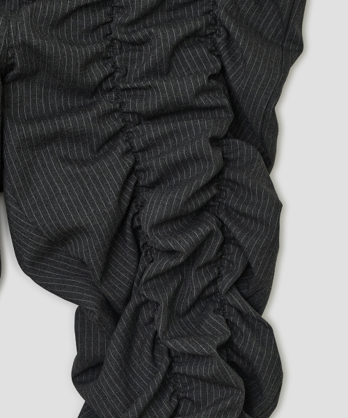 TYPESERVICE（タイプサービス）の「Shirred Texture Capri Pants [Charcoal]（その他パンツ・レディース・その他・FREE）」の5枚目の写真