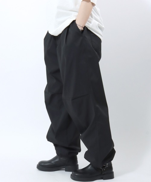 Salong hameu（サロン ハミュー）の「ポリエステルツイル スーパーワイド ツータックパンツ/メンズ レディース/バルーンパンツ イージーパンツ（チノパンツ・メンズ・ホワイト/ブラック/ベージュ・LL/L/M）」の7枚目の写真