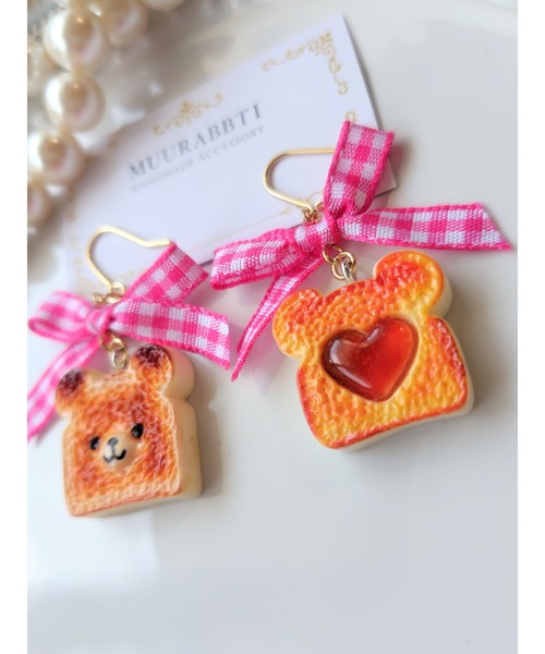 VIBGYOR(ヴィブジョー)の「【MUURABBTI】くまちゃんハートジャムトーストピアス(MA)(ピアス(両耳用)・レディース・ブラック/ピンク・FREE)」の5枚目の写真