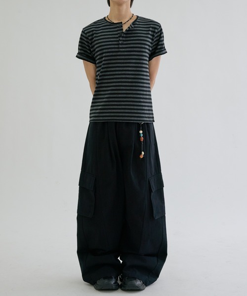 EPNK(イーピーエヌケー)の「Tuck utility cargo pants / タックユーティリティカーゴパンツ(カーゴパンツ・メンズ・ブラック/チャコールグレー・MEDIUM/LARGE/SMALL)」の5枚目の写真