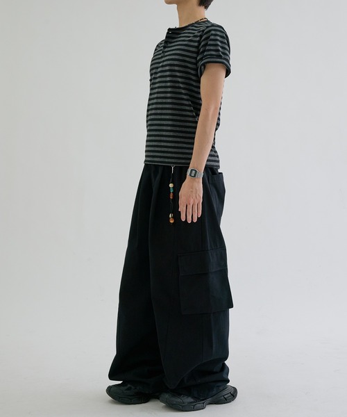 EPNK(イーピーエヌケー)の「Tuck utility cargo pants / タックユーティリティカーゴパンツ(カーゴパンツ・メンズ・ブラック/チャコールグレー・MEDIUM/LARGE/SMALL)」の3枚目の写真
