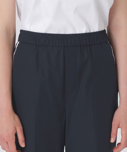 BLUE LABEL CRESTBRIDGE(ブルーレーベルクレストブリッジ)の「【はっ水】【UVカット】【接触冷感】ストレッチプルーフクロステーパードパンツ(その他パンツ・レディース・ダークネイビー/ベージュ・38/36/40)」の13枚目の写真