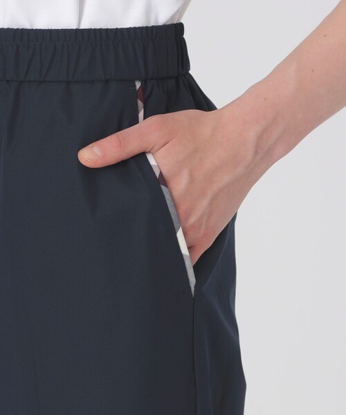 BLUE LABEL CRESTBRIDGE(ブルーレーベルクレストブリッジ)の「【はっ水】【UVカット】【接触冷感】ストレッチプルーフクロステーパードパンツ(その他パンツ・レディース・ダークネイビー/ベージュ・38/36/40)」の11枚目の写真