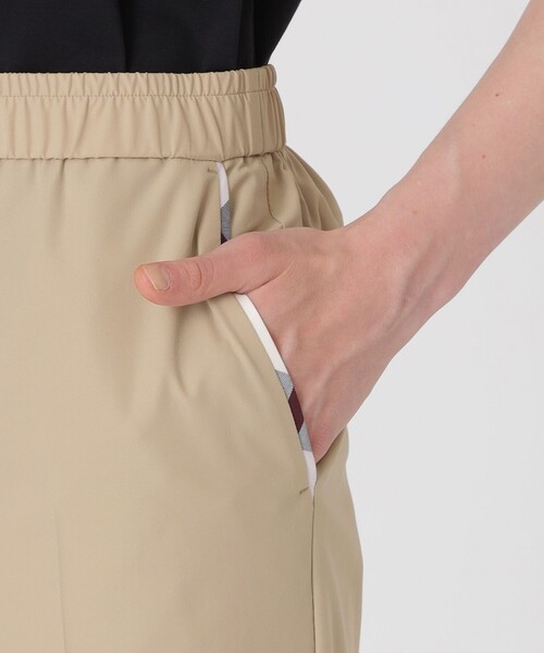 BLUE LABEL CRESTBRIDGE(ブルーレーベルクレストブリッジ)の「【はっ水】【UVカット】【接触冷感】ストレッチプルーフクロステーパードパンツ(その他パンツ・レディース・ダークネイビー/ベージュ・38/36/40)」の4枚目の写真