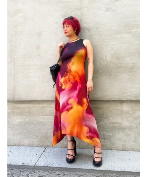 Desigual(デシグアル)の「ダークフラワーグラデーションアシンメトリードレス(ワンピース・レディース・ブラック・S/L/XL/XS/M)」の2枚目の写真