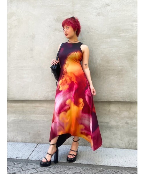 Desigual(デシグアル)の「ダークフラワーグラデーションアシンメトリードレス(ワンピース・レディース・ブラック・S/L/XL/XS/M)」の3枚目の写真