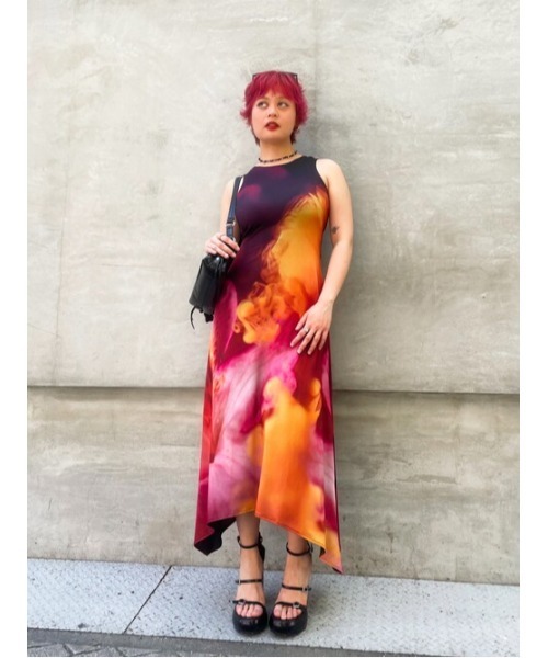 Desigual(デシグアル)の「ダークフラワーグラデーションアシンメトリードレス(ワンピース・レディース・ブラック・S/L/XL/XS/M)」の4枚目の写真