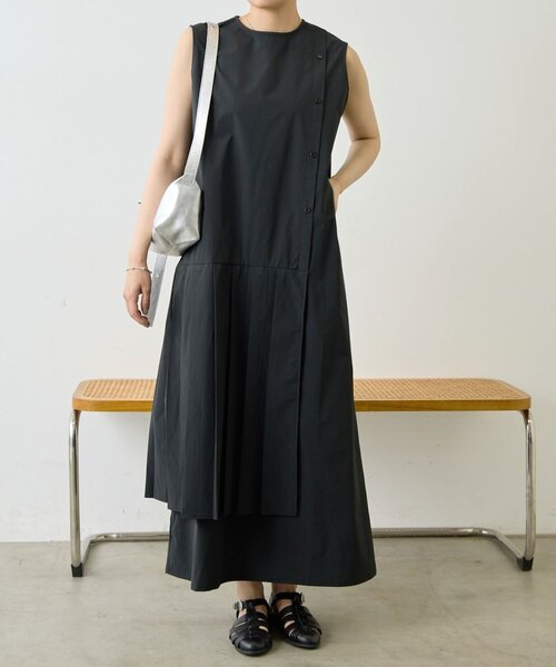 ear PAPILLONNER(イアパピヨネ)の「ノースリビッグプリーツワンピース【SUM1 STYLE】(ワンピース・レディース・カーキ/ブラック・FREE)」の1枚目の写真