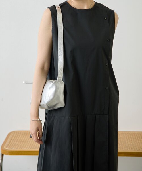 ear PAPILLONNER(イアパピヨネ)の「ノースリビッグプリーツワンピース【SUM1 STYLE】(ワンピース・レディース・カーキ/ブラック・FREE)」の20枚目の写真