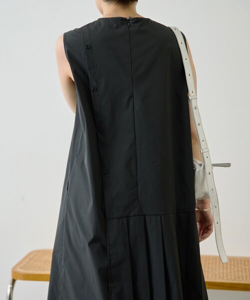 ear PAPILLONNER(イアパピヨネ)の「ノースリビッグプリーツワンピース【SUM1 STYLE】(ワンピース・レディース・カーキ/ブラック・FREE)」の22枚目の写真