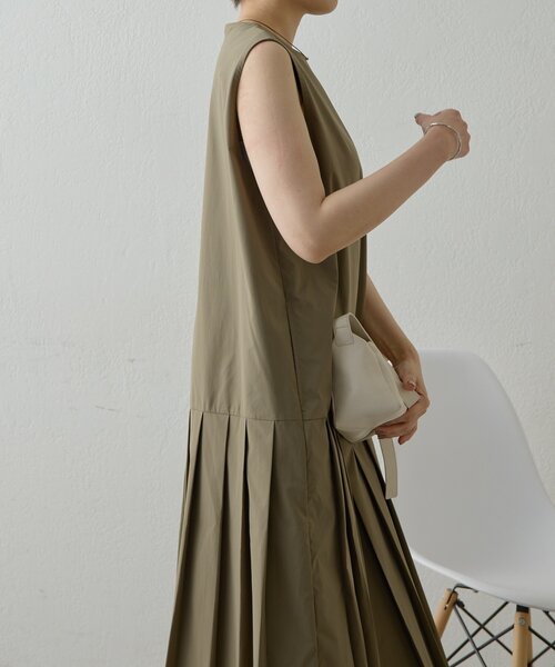 ear PAPILLONNER(イアパピヨネ)の「ノースリビッグプリーツワンピース【SUM1 STYLE】(ワンピース・レディース・カーキ/ブラック・FREE)」の5枚目の写真