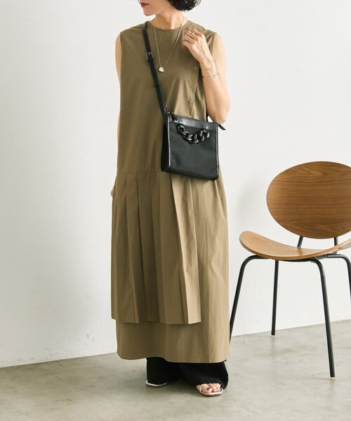 ear PAPILLONNER(イアパピヨネ)の「ノースリビッグプリーツワンピース【SUM1 STYLE】(ワンピース・レディース・カーキ/ブラック・FREE)」の6枚目の写真