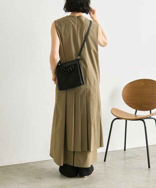 ear PAPILLONNER(イアパピヨネ)の「ノースリビッグプリーツワンピース【SUM1 STYLE】(ワンピース・レディース・カーキ/ブラック・FREE)」の7枚目の写真